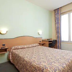 Otel Ferney Republique, Paris